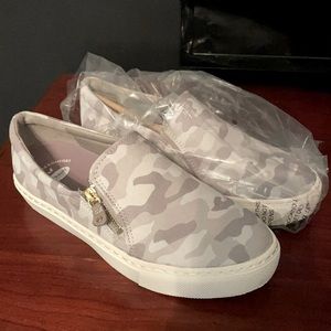 New gray camo slide on’s DR SCHOLL’s